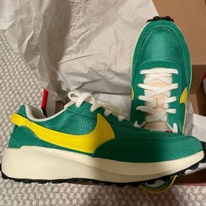 Brand new women’s Nike waffle debut size 7